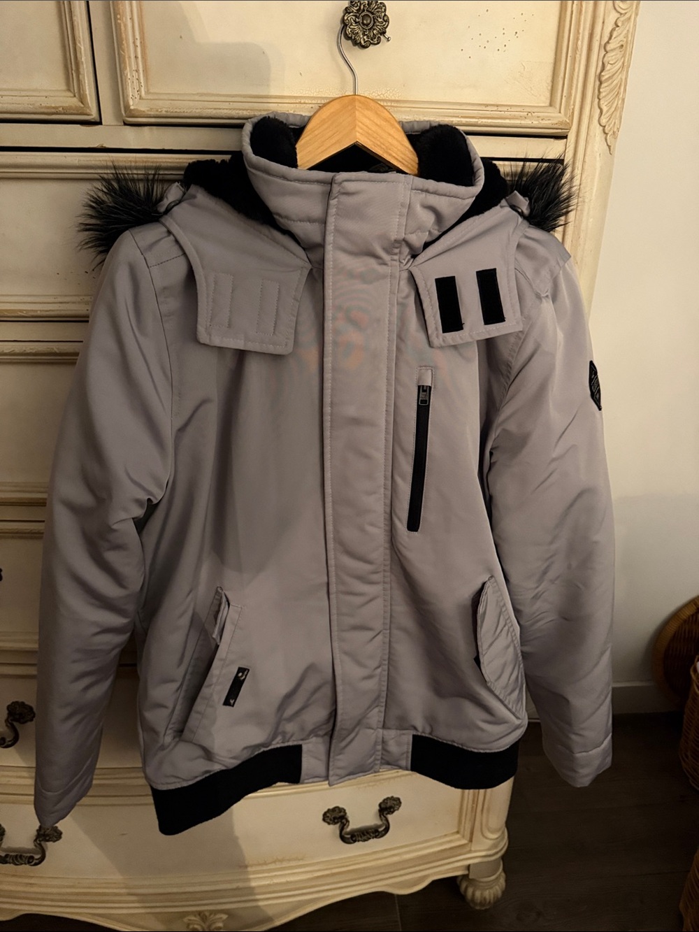 Hollister Hooded Light Gray Jacket with Faux Fur Lining - Men’s L